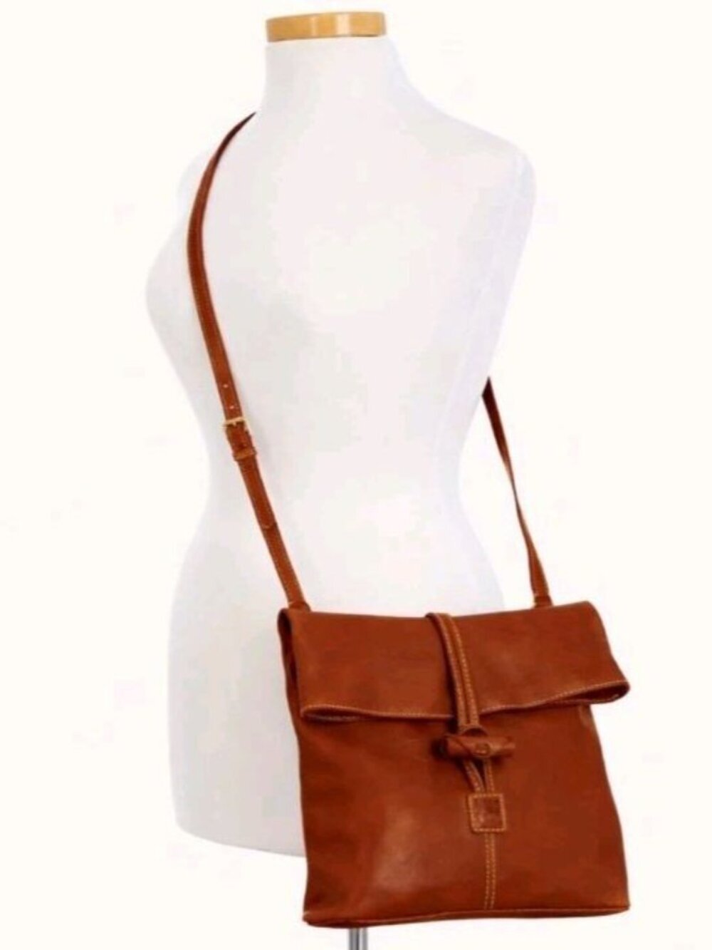 Medium Toggle Crossbody Chestnut Italian Leather - Picture 3 of 16
